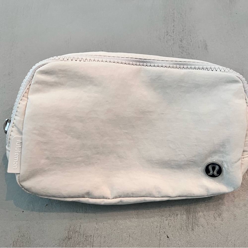 Lululemon White everywhere belt bag